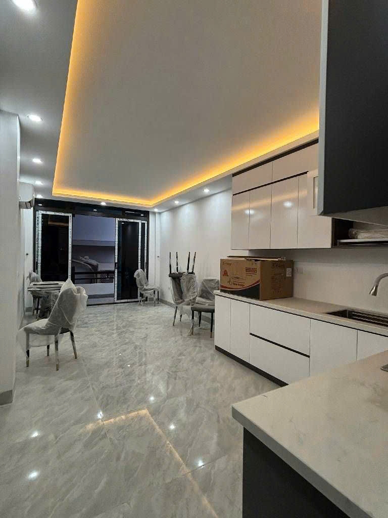 Nhà 7 tầng thang máy tại Văn Miếu, Đống Đa 48m² giá 14.2 tỷ - Sẵn sàng ở ngay!