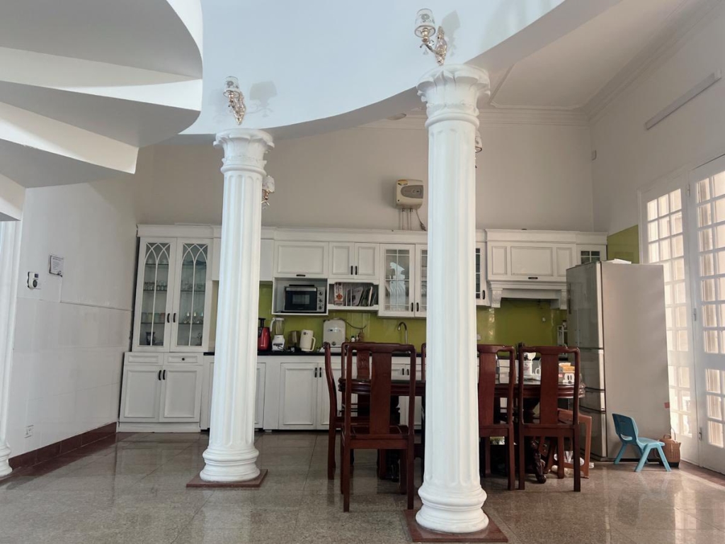 Biệt thự Đặng Thai Mai Tây Hồ 295m² giá 77 tỷ - Nhà đẹp, sân vườn rộng rãi!