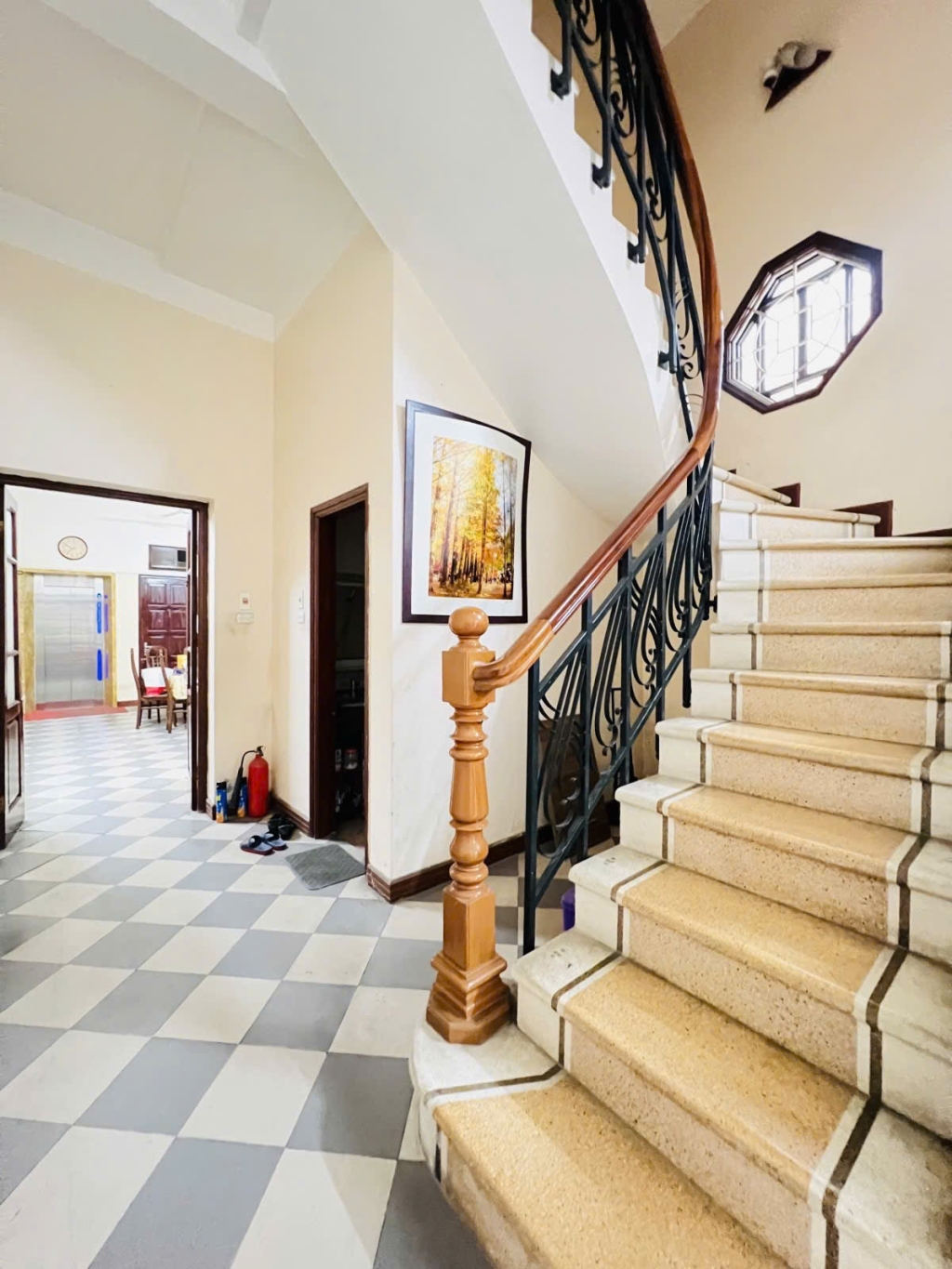 Nhà phân lô Đống Đa 77m² giá 24.9 tỷ - Thang máy, ô tô tránh thoải mái!