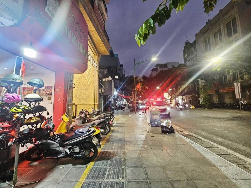 Nhà FrontHouse phố Huế 83m² giá 50 tỷ - Mặt phố VIP kinh doanh sầm uất!