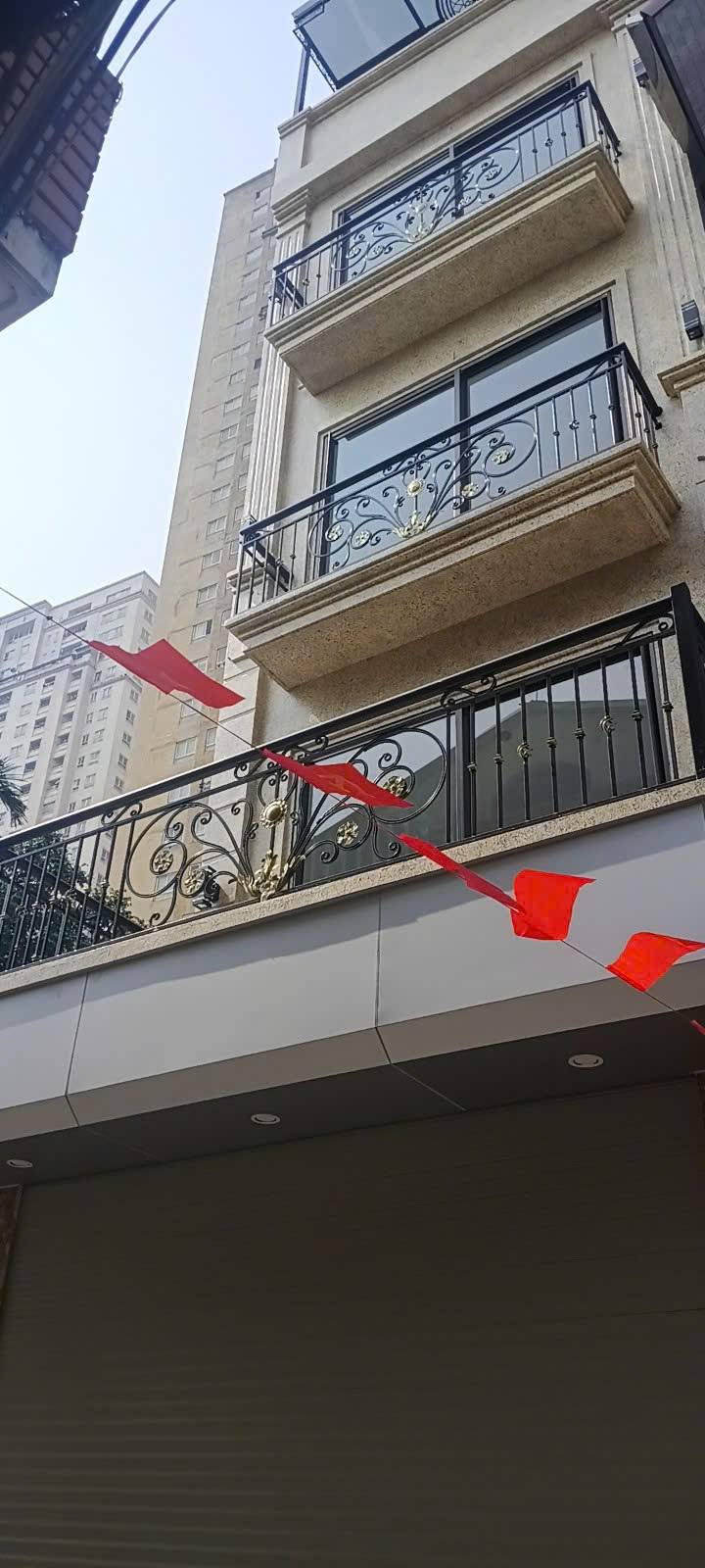 Nhà 5 tầng CC XALA 45m² giá 15.9 tỷ - Ô tô vào tận nơi!