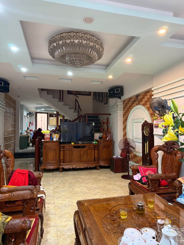 Nhà 4 tầng Minh Khai, Lào Cai 100m² giá 5.6 tỷ - Sẵn sàng vào ở ngay!