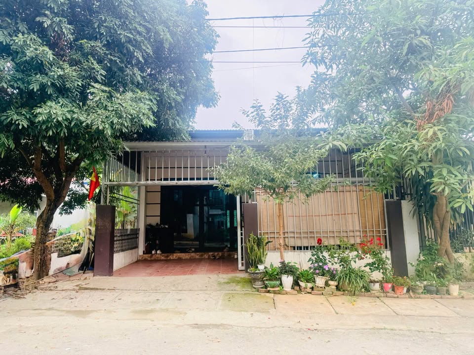 Nhà đẹp chính chủ Thôn Tòng Mòn 150m² giá 1.8 tỷ - Cơ hội hiếm có!