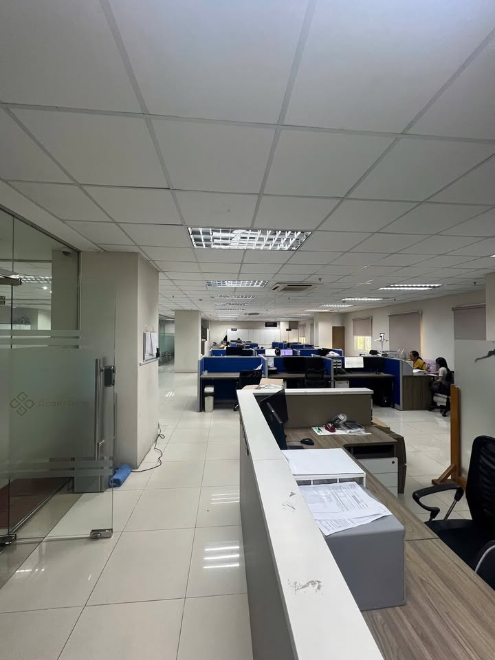 Văn phòng cho thuê hoàn thiện 320m² tại Tân Bình - Giá chỉ 10.5 USD/m²