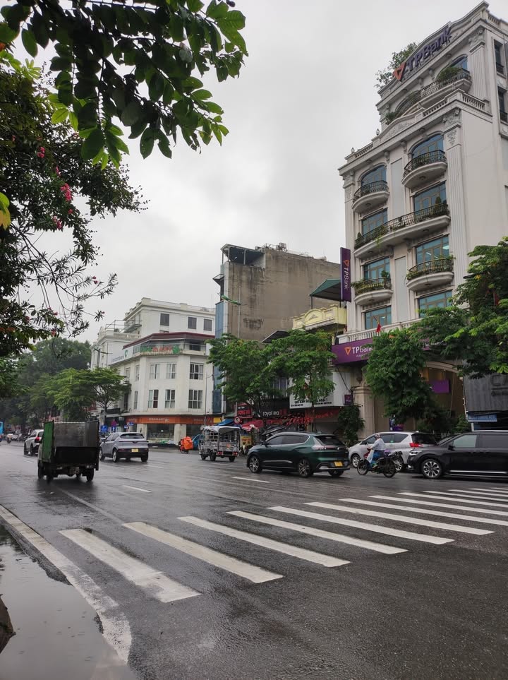 Nhà mặt phố Trần Nhật Duật, quận Hoàn Kiếm, 33m², giá 21.35 tỷ - Kinh doanh đắc địa!