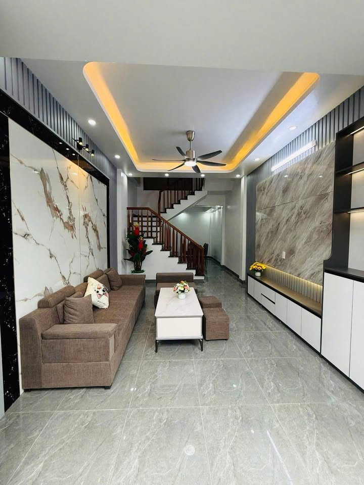 Căn hộ 3 tầng Đường Triệu Quang Phục 40m² giá 1.79 tỷ - Cơ hội sở hữu nhà đẹp giá rẻ!