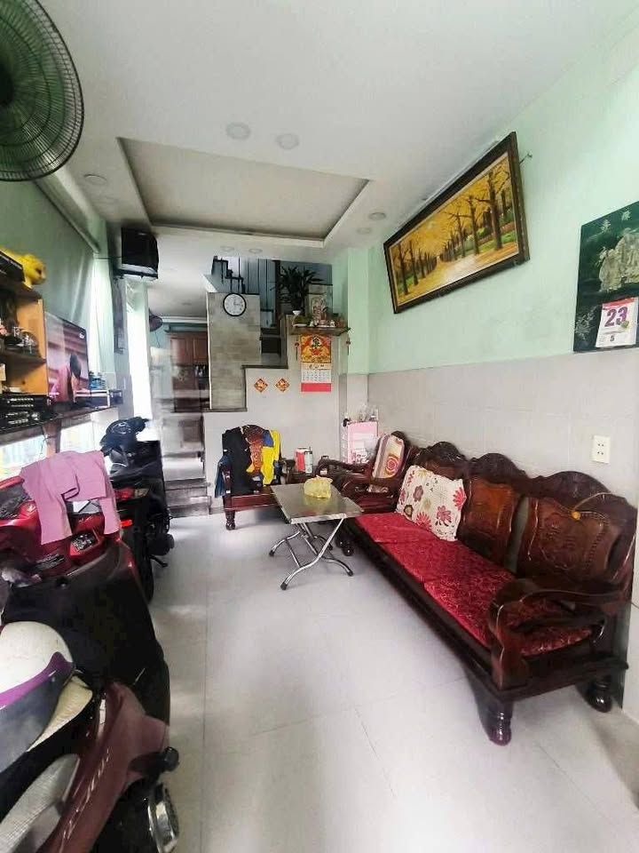 Nhà Lô Góc Quận 6 48m² giá 5.2 tỷ - Thoáng Mát, Hẻm Rộng Xe Tránh