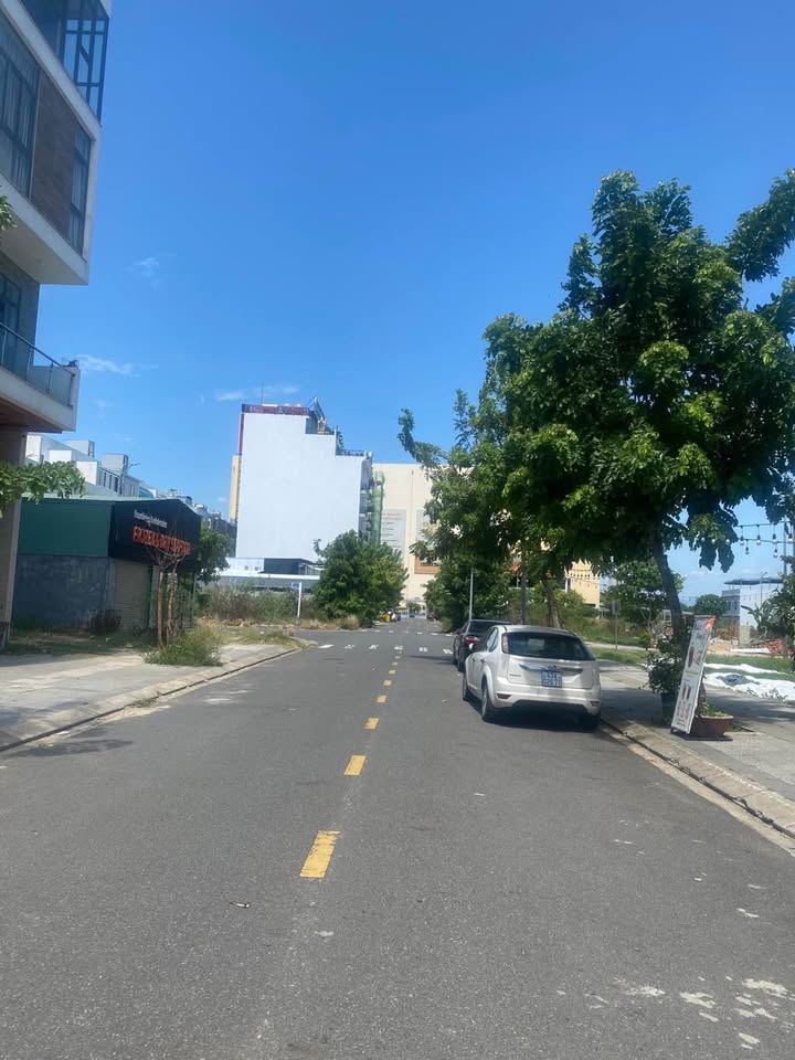 Tổ hợp Penthouse mặt tiền Đường 10,5m - Quận Hải Châu - 191m² giá 53 tỷ - Đầu tư sinh lời ngay!