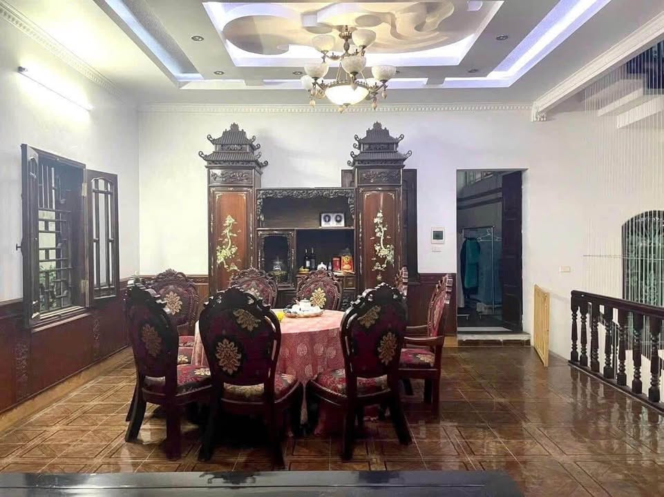 Bán nhà mặt tiền Lê Hồng Phong, Nam Định 200m² giá 20 tỷ - Kinh doanh sầm uất!