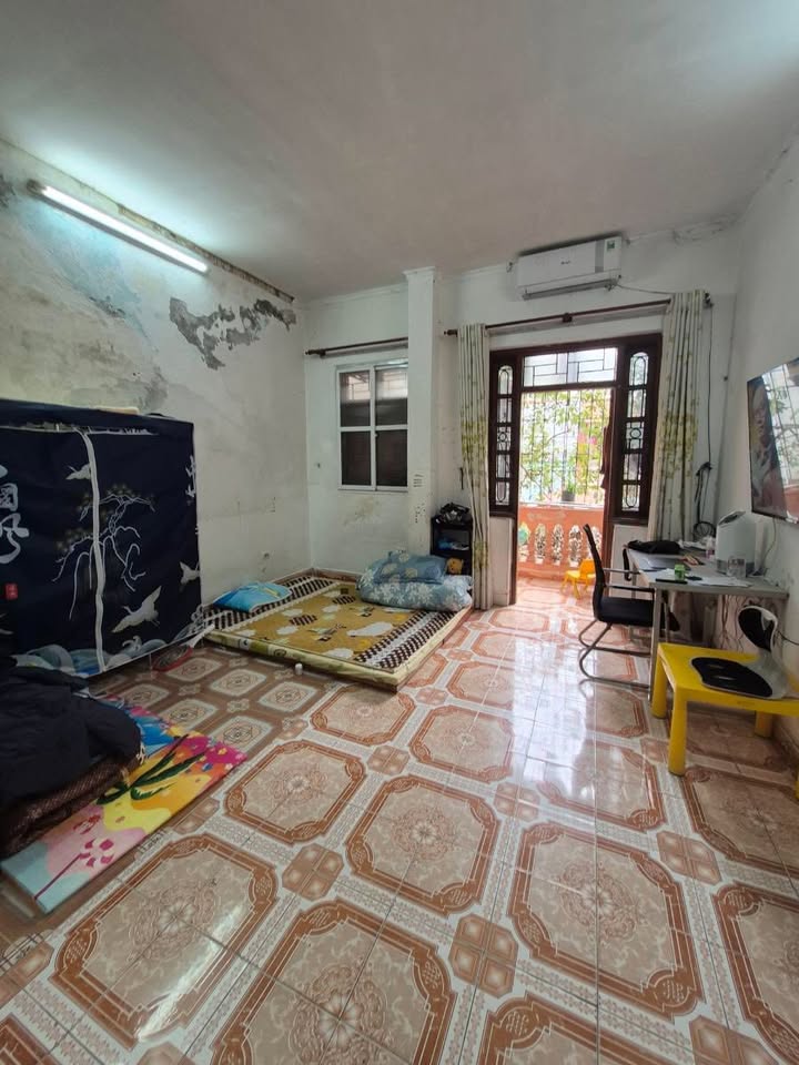 Nhà riêng Định Công, Hoàng Mai 41m² giá 9.9 tỷ - Ngõ rộng thuận tiện di chuyển!