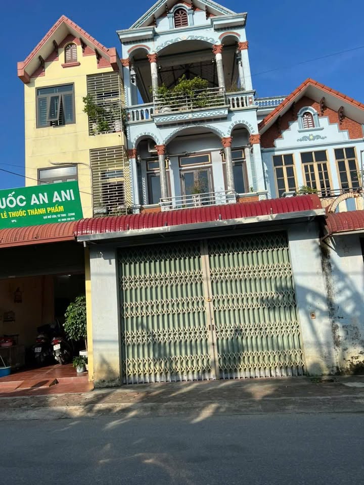 Bán gấp FrontHouse 3 tầng 105m² mặt đường Nguyễn Văn Trỗi - Kinh doanh đắc địa!