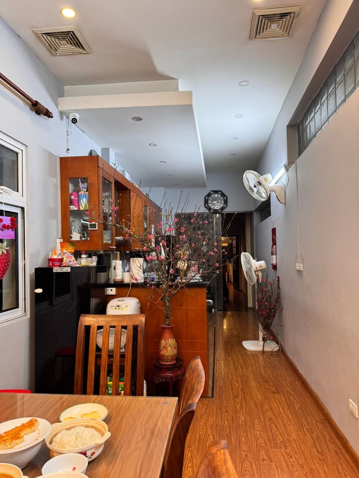 Nhà phố Hàng Bạc, 100m² giá 14 tỷ - Cần bán gấp, vị trí cực hiếm!