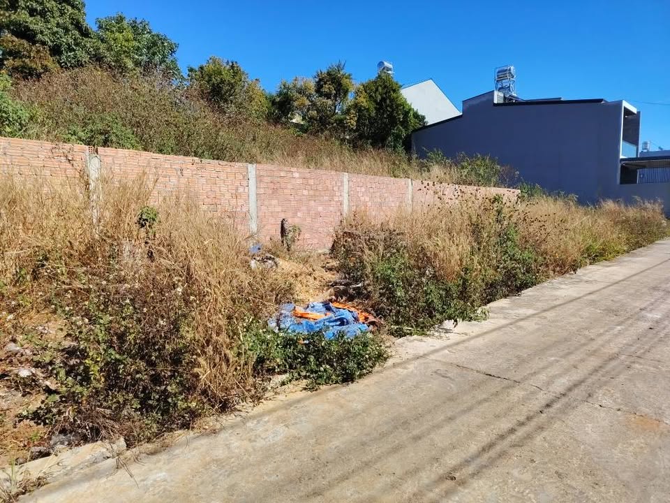 Đất mặt tiền đường Cao Bá Quát, Đức Trọng, 300m² giá 6.3 tỷ - Cơ hội đầu tư tuyệt vời!