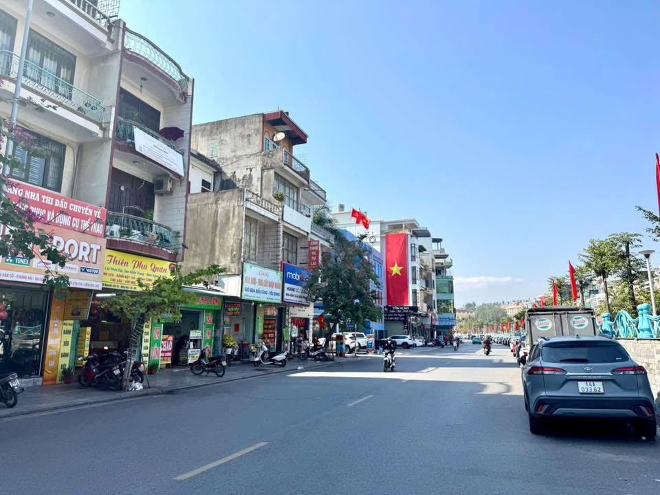 Nhà 3 tầng mặt đường Dưới Cột 3, Hồng Hải, 63m² giá 14 tỷ - Kinh doanh sinh lời ổn định!