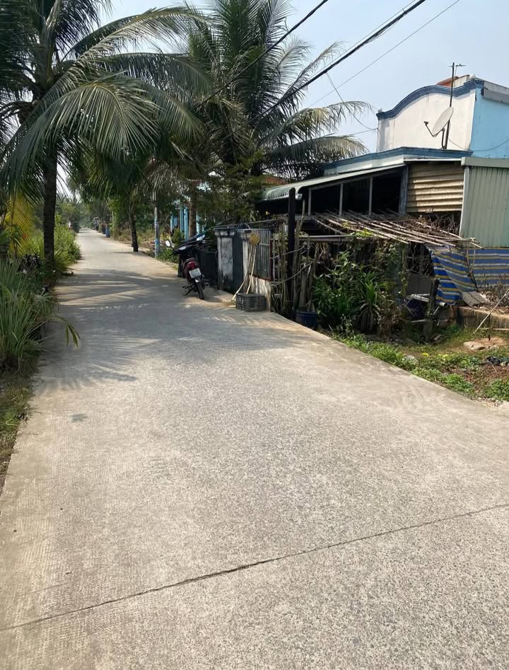 Nhà mặt tiền lô B - Đường An Hạ, Bình Chánh, 180m² giá 3.1 tỷ - Sổ hồng riêng sẵn sàng!