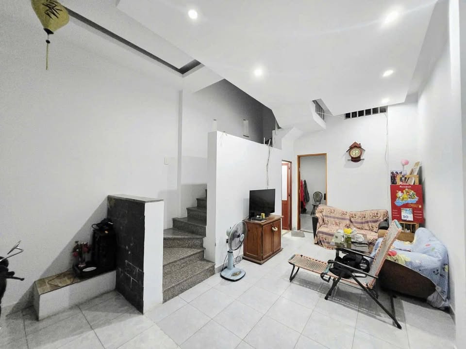 Nhà riêng tại Quận Tân Phú 44m² giá 5.5 tỷ - Hẻm ô tô thuận tiện!