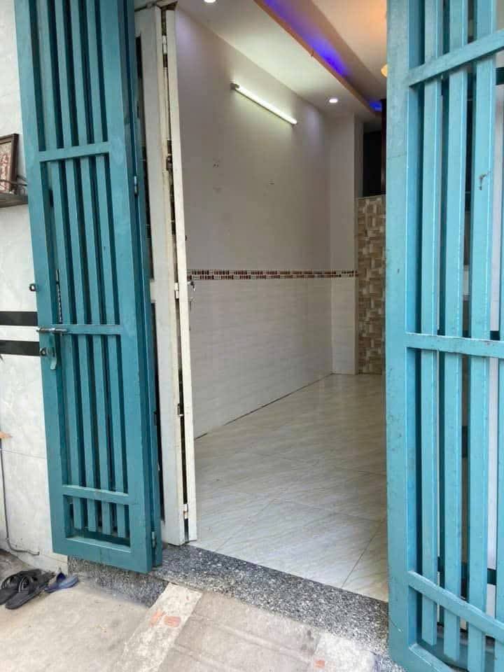 Nhà 3 tầng đường Lê Đình Cẩn, quận Tân Phú, 24m² giá 6.5 tỷ - Chính chủ bán gấp!
