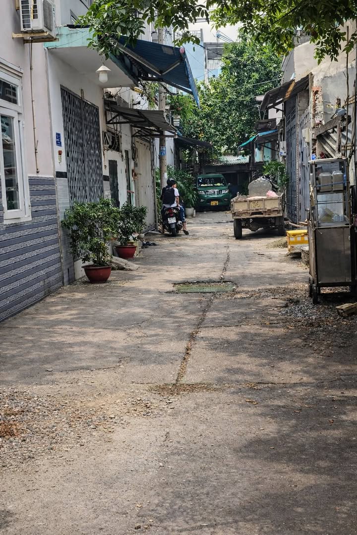 Nhà 2 tầng Bình Tân 29m² giá 3.4 tỷ - Khu dân cư yên tĩnh!