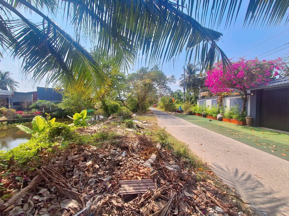 Nhà mặt tiền kênh Chín Duyên, Lý Văn Lâm, 200m² giá 1.45 tỷ - Không thể bỏ lỡ!