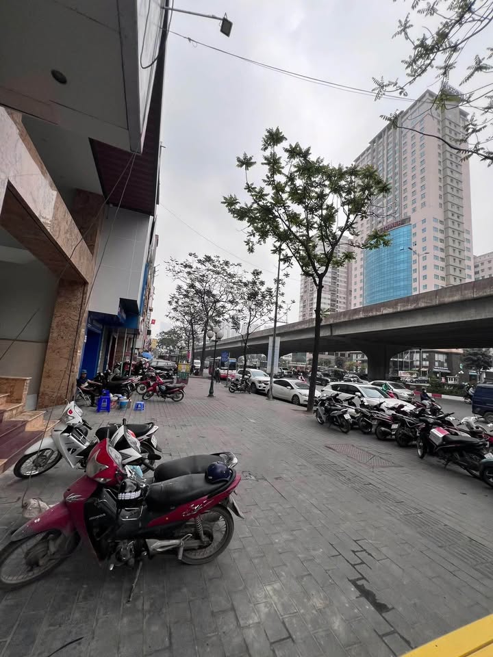 Tòa văn phòng mặt phố Khuất Duy Tiến 95m² giá 86 tỷ - Lô góc 3 mặt thoáng!