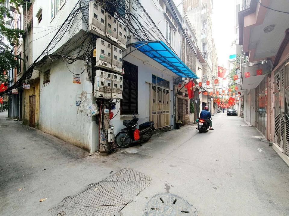 Nhà riêng Lạc Long Quân, Cầu Giấy 32m² giá 8 tỷ - Sẵn sàng vào ở ngay!