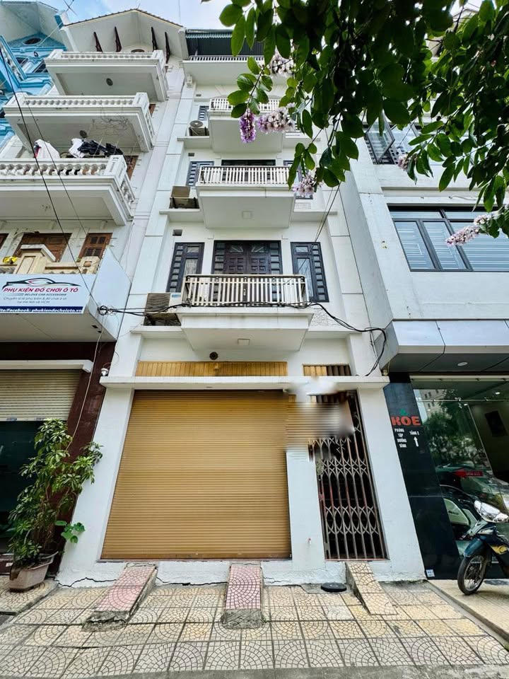 FrontHouse Đền Lừ 2 - 61m² giá 28.8 tỷ - Mặt tiền rộng, vỉa hè thoáng!