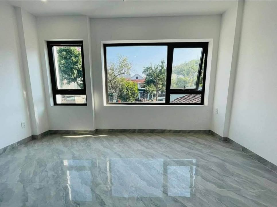 Nhà 3 tầng Phường Hà Trung 53m² giá 2.95 tỷ - Tiện nghi đầy đủ, xe ô tô vào tận cửa!
