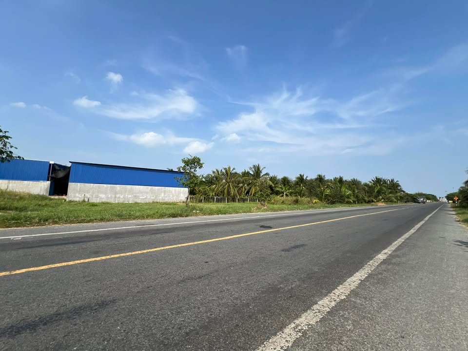 Đất nền mặt tiền Tỉnh lộ 883, Xã Hữu Định, 991m² giá 5.3 tỷ - Cơ hội đầu tư tuyệt vời!