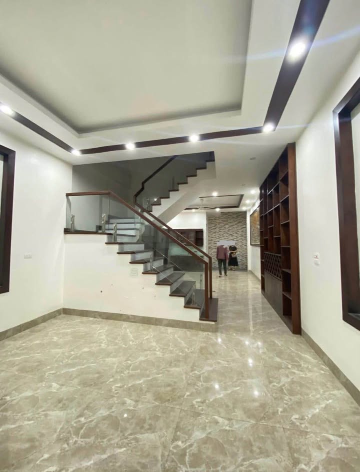 Nhà mặt đường Lương Thế Vinh, 97m², giá 5.8 tỷ - Kinh doanh sầm uất!