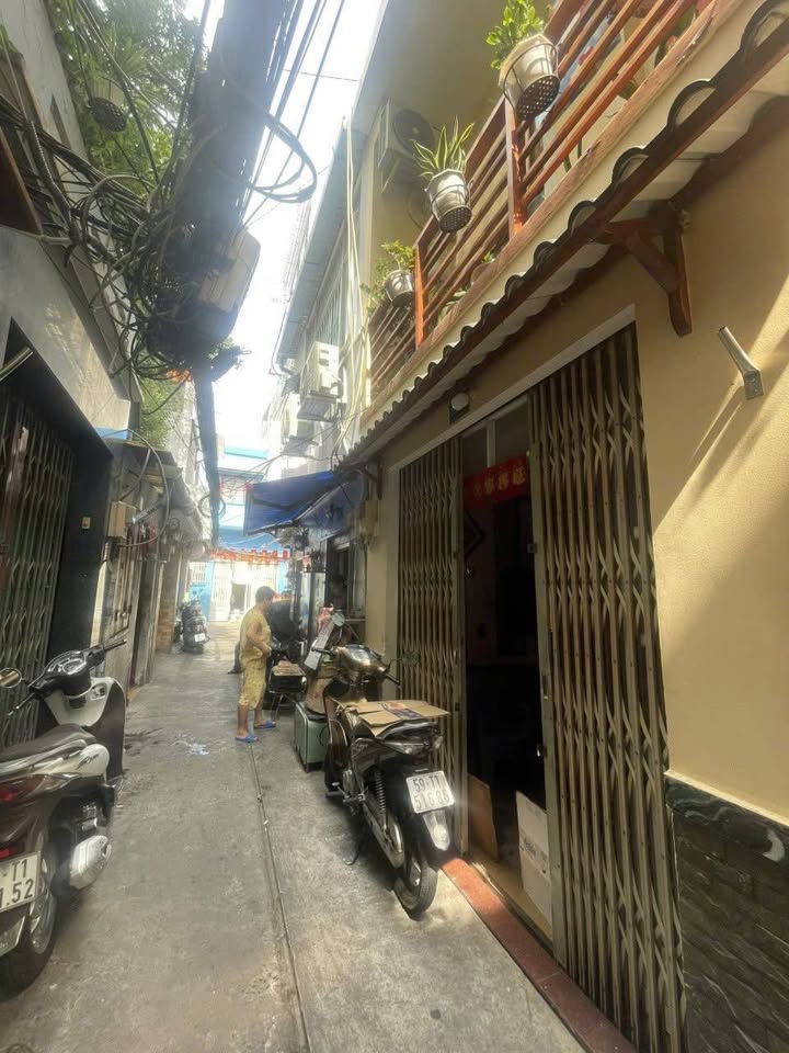 Nhà phố Trần Hưng Đạo, Q.1 - 75m² giá 4 tỷ - Bán gấp trước Tết!