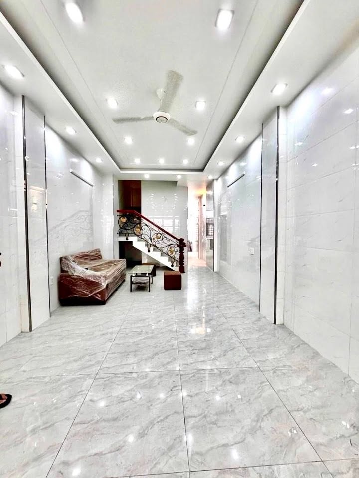 Townhouse 5 tầng Tân Hoà Đông 120m² giá 9.3 tỷ - Thang máy hiện đại, sát mặt tiền