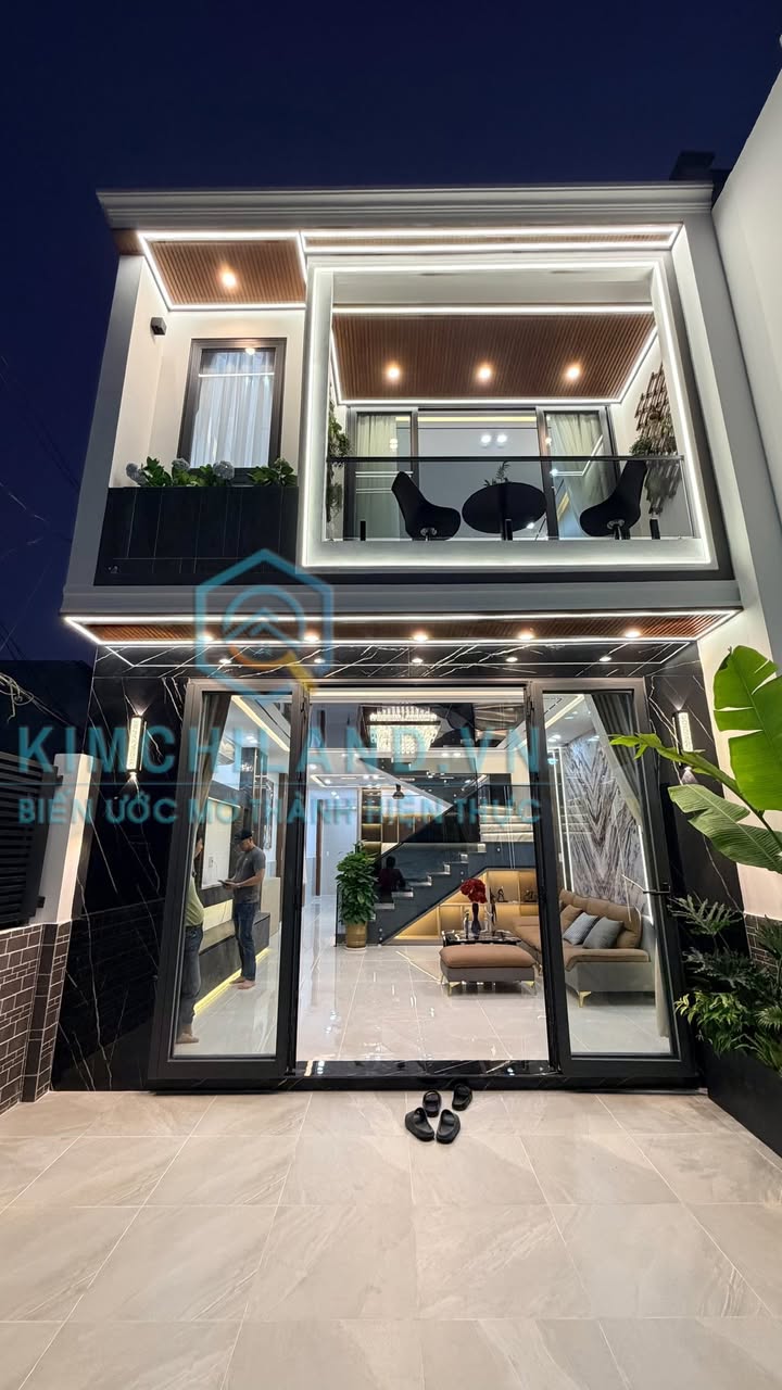 Nhà góc 2 mặt tiền Huỳnh Tấn Phát 112m² giá 6.2 tỷ - Sẵn sàng vào ở ngay!