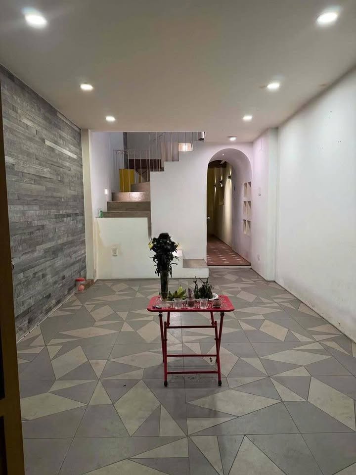 Nhà mặt tiền Đội Cung, P.9, Q.11 - 52m² giá 15 triệu - Kinh doanh tự do!