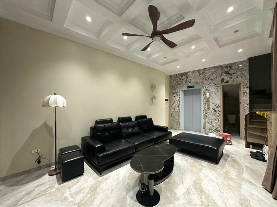 Nhà lô góc 36m² đường Lò Đúc - Sát mặt phố, 6 tầng thang máy chỉ 17.9 tỷ!