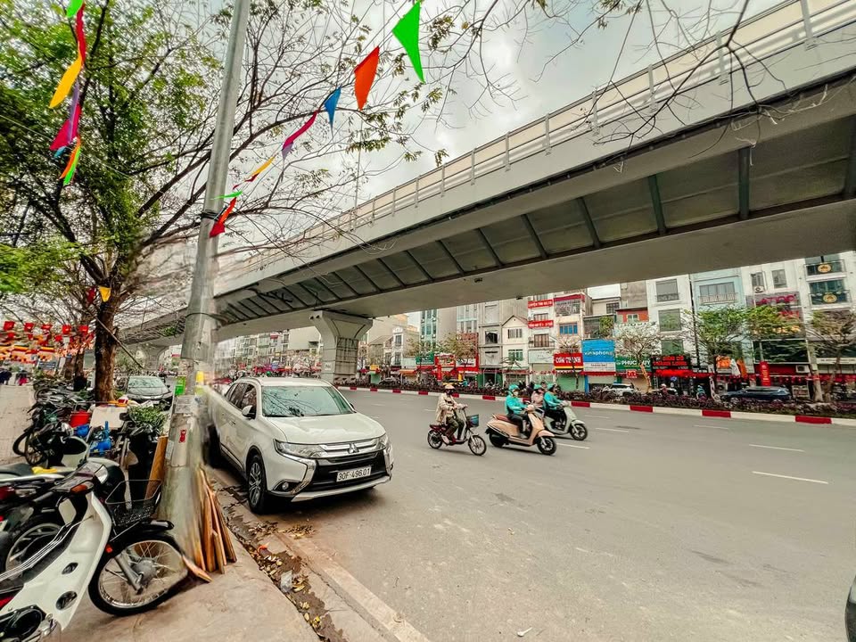 Nhà lô góc Đại La 35m² giá 11.9 tỷ - Sẵn sàng giao dịch!