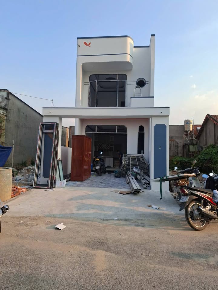 Nhà mặt tiền đường nhựa Tân Thới Hòa 100m² giá 2.3 tỷ - Tặng full nội thất!