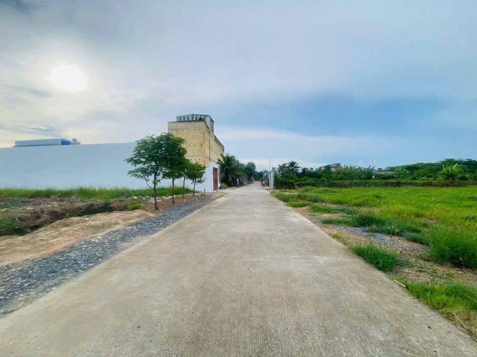 Đất thổ cư Phường Long Thuận 222m² giá 880 triệu - Vị trí tiện lợi gần đường lớn!