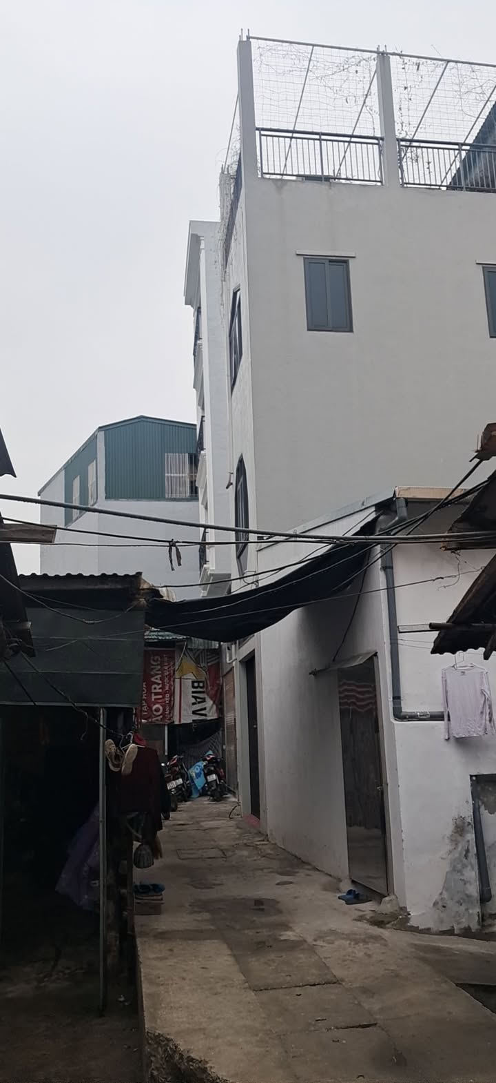 Nhà 4 tầng Vĩnh Quỳnh 40m² giá thỏa thuận - Thiết kế hiện đại, gần đường lớn