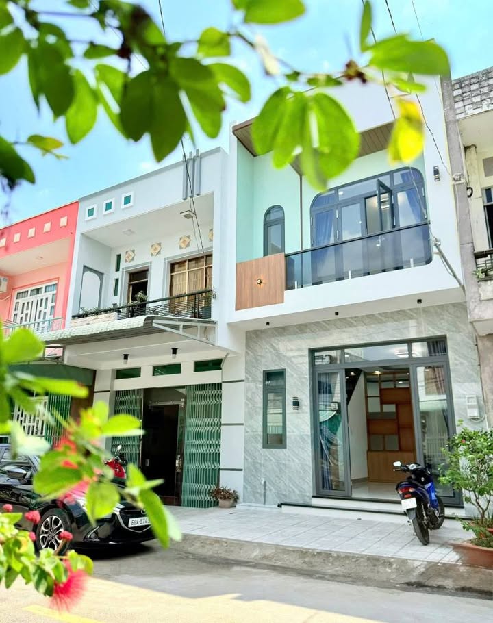Nhà 2 Tầng Đường Trường Chinh, Long Xuyên 60m² giá 2 tỷ - Sẵn sàng vào ở!