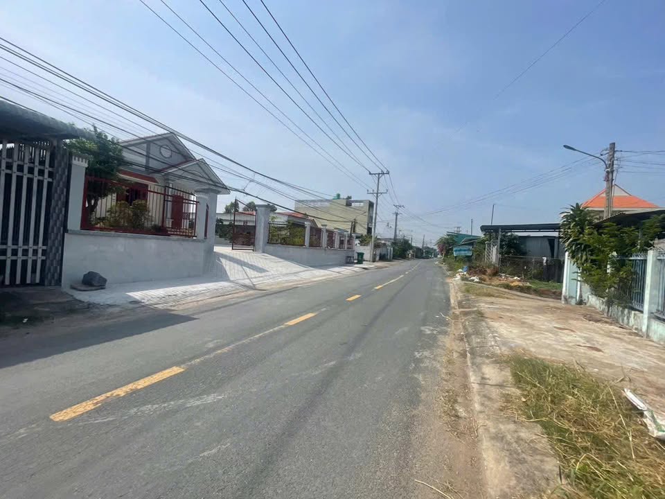 Đất thổ cư mặt tiền nhựa Long Bình Phước, Bến Lức 121m² giá 2.3 tỷ - Kinh doanh sầm uất!