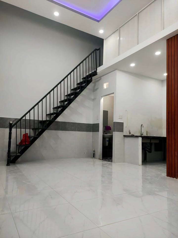 Nhà riêng Dĩ An 40m² giá 1.37 tỷ - Chính chủ bán ngay!