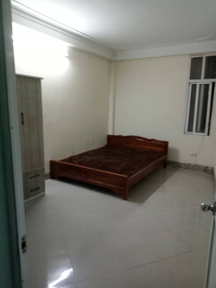 Phòng cho thuê tại ngõ 445 Nguyễn Khang, 20m² giá chỉ 2.2 triệu - An ninh tốt, tiện nghi đầy đủ!