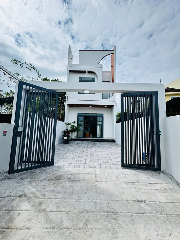 Nhà 2 tầng hẻm Phạm Văn Đồng, 118m² giá 2.65 tỷ - Chính chủ bán gấp!