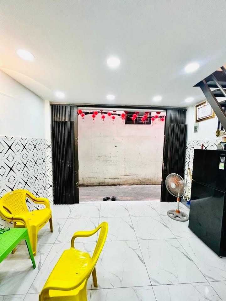 Nhà Tân Hoà Đông Quận 6 15m² giá 2.7 tỷ - Sổ hồng chính chủ, vị trí đắc địa!