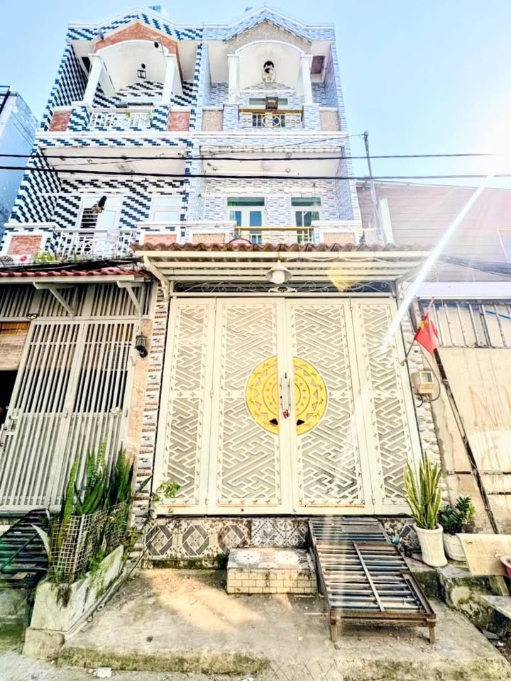 Nhà riêng tại Hẻm 2020 Đường Huỳnh Tấn Phát, Nhà Bè - 32m² giá 2.15 tỷ - Gần khu dân cư sầm uất!