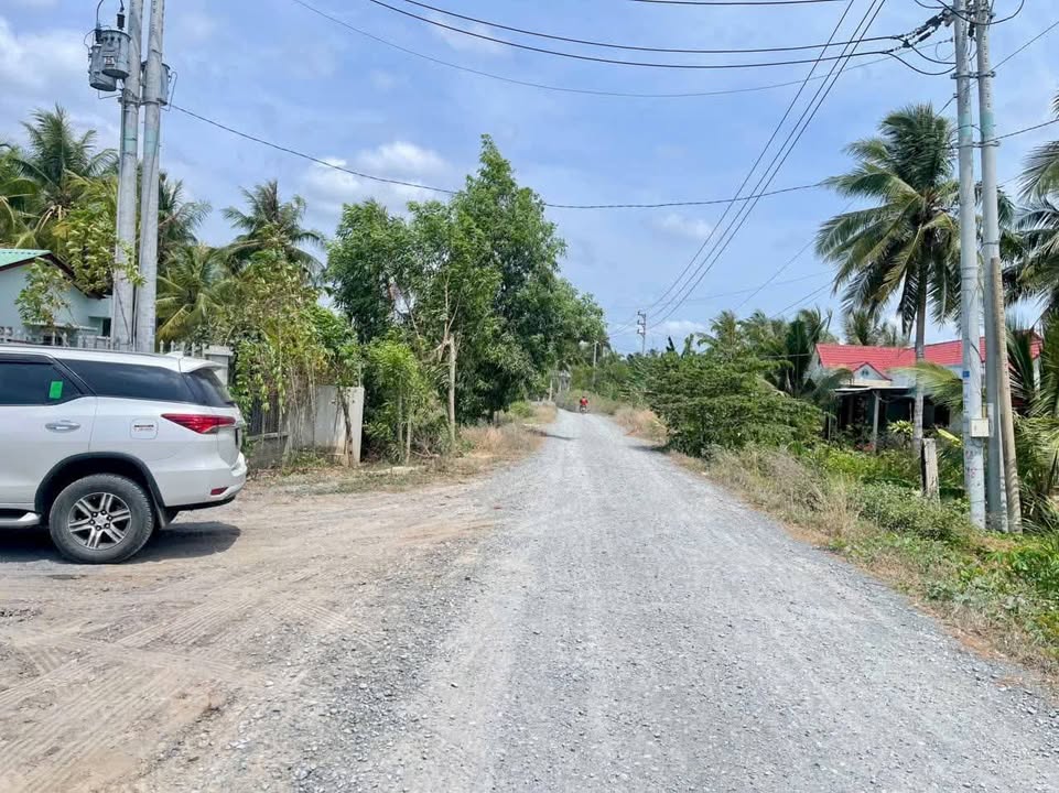 Đất 2 mặt tiền sông Hàm Luông và đường xe tải xã Phước Long 1984m² giá 6.2 tỷ - Cơ hội đầu tư tuyệt vời!