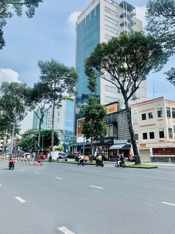 FrontHouse Trần Hưng Đạo, Quận 1, 55m² giá 15 tỷ - Đầu tư sinh lời cực tốt!