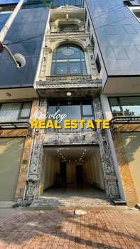 Nhà Phố Mặt Tiền Đường Đàm Quang Trung, Quận Long Biên - 53m² giá 23.8 tỷ - Đầu tư sinh lời hấp dẫn!