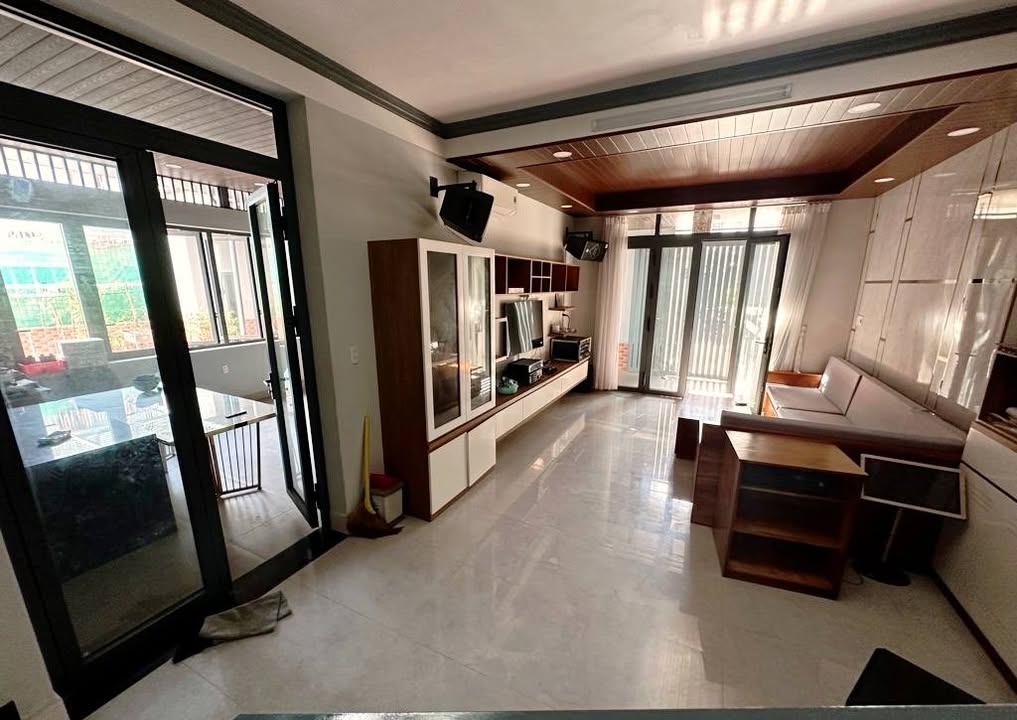 Nhà 2 tầng Hẻm xe hơi 803 Huỳnh Tấn Phát, 180m² giá 7 tỷ - Cơ hội đầu tư tuyệt vời!