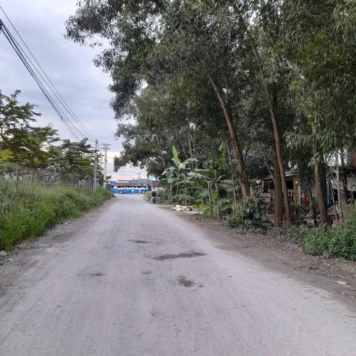 Đất cho thuê có nhà tại Khu phố 3, Tân Uyên 2700m² - Giá chỉ 20 triệu/tháng!